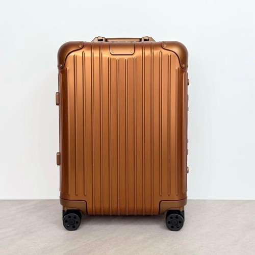 Extremely limited color rimowa - extremely,